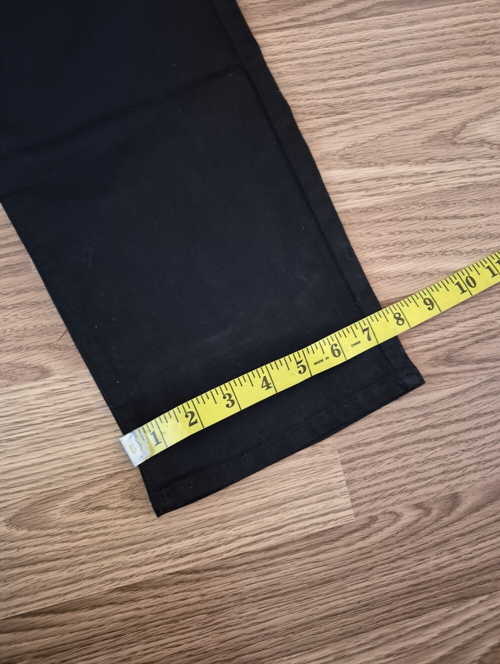Levi's Women's Mid-Rise Straight Black Jeans - Picture 7 of 8